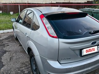 2011 Ford Focus II Рестайлинг, серебристый, 370000 рублей, вид 4