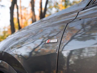 2022 Audi Q8 55 TFSI I (4M), серый, 9200000 рублей, вид 3