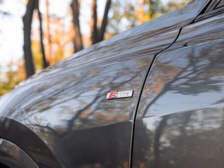 2022 Audi Q8 55 TFSI I (4M), серый, 9200000 рублей, вид 3