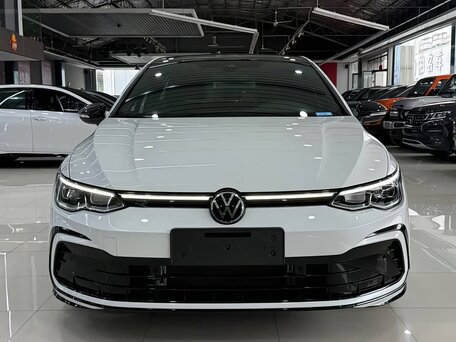 2023 Volkswagen Golf VIII, белый, 2140000 рублей, вид 2