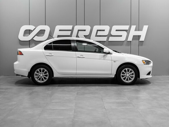 2014 Mitsubishi Lancer X Рестайлинг, белый, 1040000 рублей - вид 4