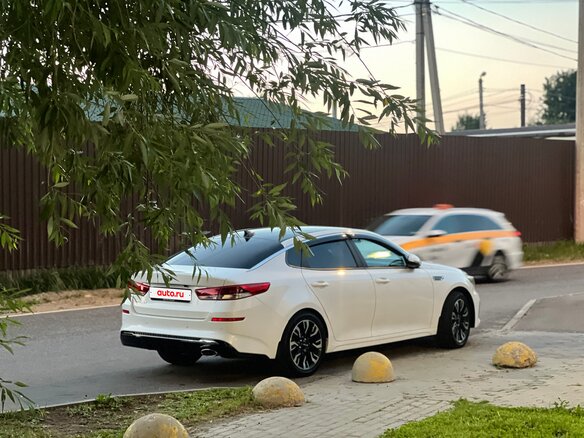 2019 Kia Optima IV Рестайлинг, белый - вид 2