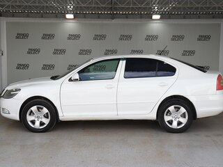 2013 Skoda Octavia II (A5) Рестайлинг, белый, 736000 рублей, вид 3