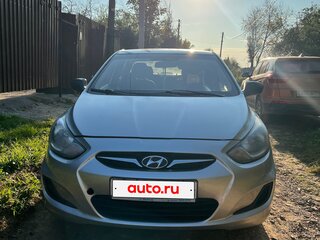 2013 Hyundai Solaris I, серебристый, 550000 рублей, вид 4