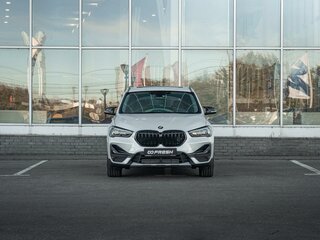 2020 BMW X1 20i xDrive II (F48) Рестайлинг, белый, 3755000 рублей, вид 3