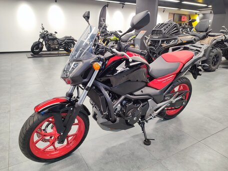 2018 Honda NC 750S, красный, 649000 рублей, вид 3