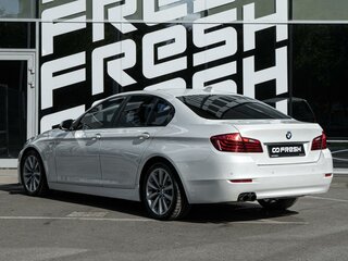 2013 BMW 5 серии 520i VI (F10/F11/F07), белый, 1850000 рублей, вид 2