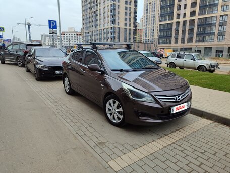 2014 Hyundai Solaris I Рестайлинг, коричневый, 900000 рублей, вид 1