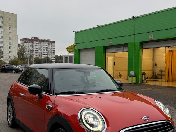 2020 Mini Hatch Cooper III (F55/F56) Рестайлинг, оранжевый, 2220000 рублей - вид 1