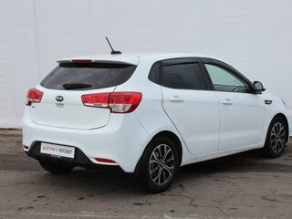 2017 Kia Rio III Рестайлинг, белый, 1015000 рублей, вид 5