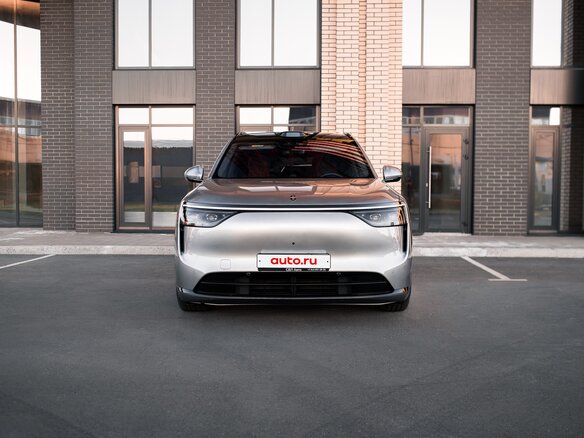 2025 Aito M8 53.4 kWh I, серебристый, 8000000 рублей - вид 7
