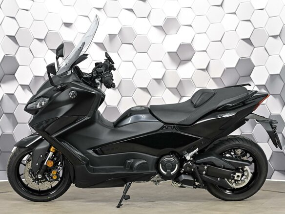 2024 Yamaha TMAX, чёрный, 1389000 рублей - вид 3