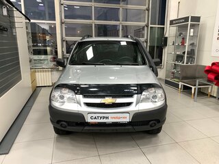 2018 Chevrolet Niva I Рестайлинг, серебристый, 660000 рублей, вид 2