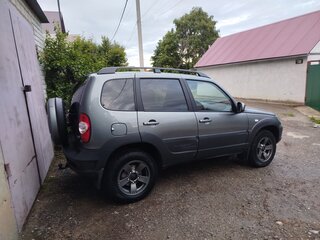 2018 Chevrolet Niva I Рестайлинг, серый, 895000 рублей, вид 2