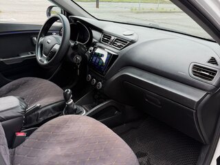 2016 Kia Rio III Рестайлинг, белый, 440000 рублей, вид 5