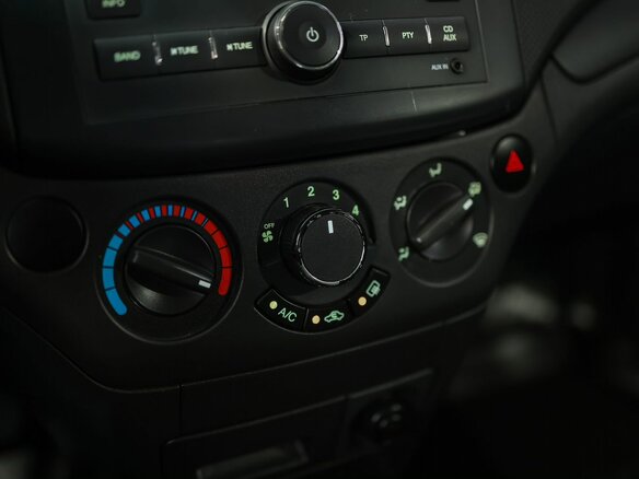2008 Chevrolet Aveo I Рестайлинг, чёрный, 400000 рублей - вид 14