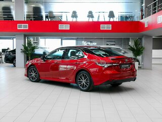 2021 Toyota Camry VIII (XV70) Рестайлинг, красный, 2750000 рублей, вид 4