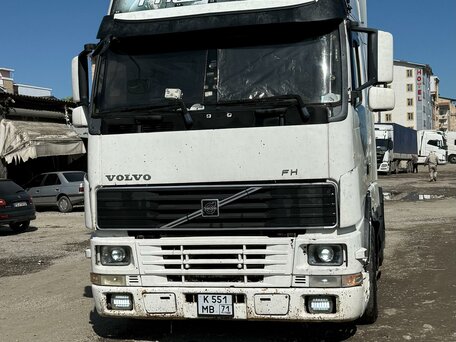 2001 Volvo FH, белый, 1550000 рублей, вид 1