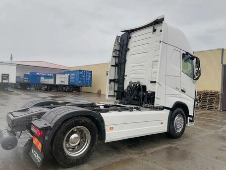 2017 Volvo FH, белый, 8100000 рублей, вид 2