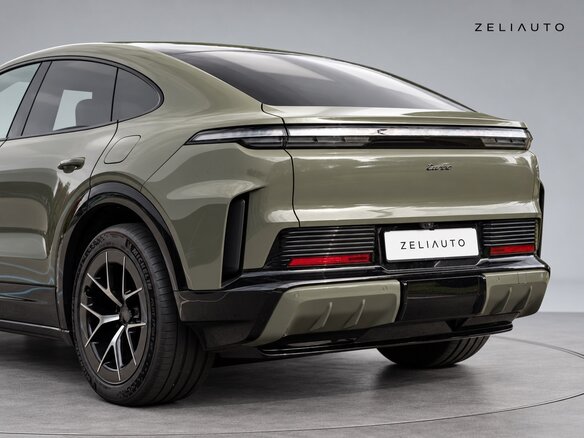 2026 Porsche Cayenne Turbo Electric Coupé IV, зелёный, 30000000 рублей - вид 5
