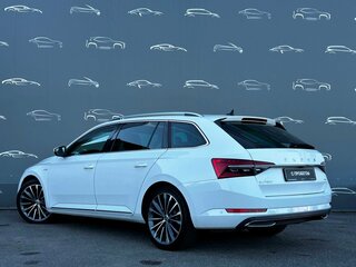 2020 Skoda Superb III Рестайлинг, белый, 3698500 рублей, вид 4