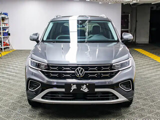 2023 Volkswagen Tayron I Рестайлинг, серебристый, 2000000 рублей, вид 1
