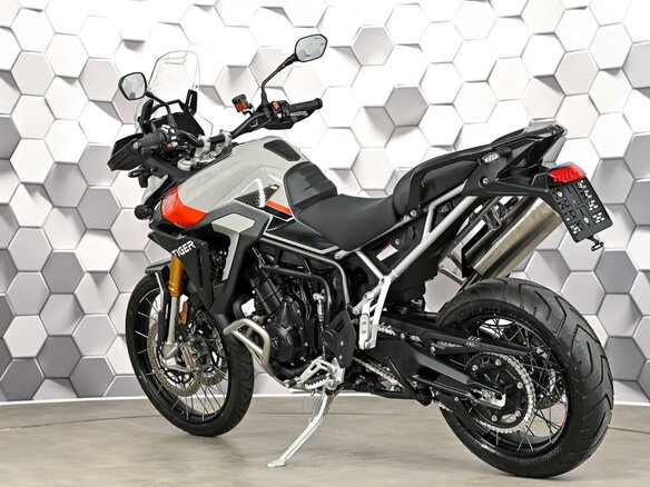 2025 Triumph Tiger 900, серый, 1799000 рублей - вид 7