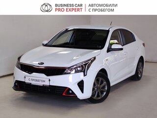2020 Kia Rio IV Рестайлинг, белый, 1520000 рублей, вид 1