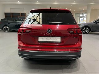 2020 Volkswagen Tiguan II Рестайлинг, красный, 2998000 рублей, вид 5