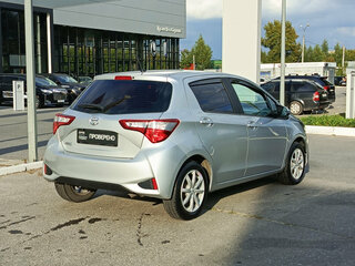2020 Toyota Yaris III Рестайлинг 2, серый, 1476000 рублей, вид 5