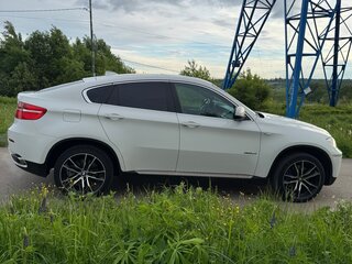 2010 BMW X6 50i 8-speed I (E71), белый, 1650000 рублей, вид 2