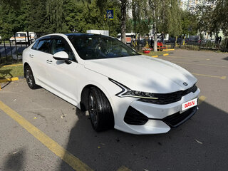 2020 Kia K5 III, белый, 2440000 рублей, вид 1