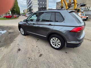 2021 Volkswagen Tiguan II Рестайлинг, серый, 2600000 рублей, вид 4