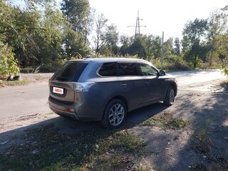 2014 Mitsubishi Outlander PHEV III Рестайлинг, серый, 1750000 рублей, вид 3
