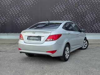 2015 Hyundai Solaris I Рестайлинг, серебристый, 890000 рублей, вид 2
