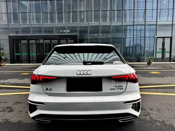 2023 Audi A3 Sportback 35 TFSI IV (8Y), белый, 1870000 рублей - вид 4