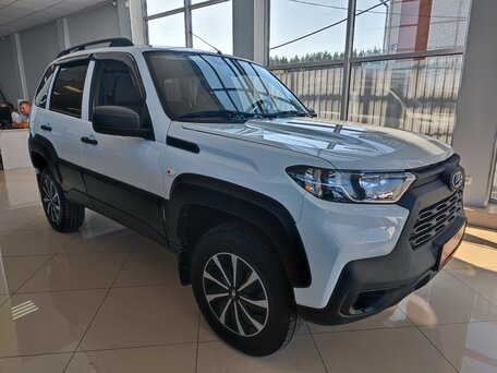 2024 Lada (ВАЗ) Niva Travel I, белый, 972000 рублей, вид 3