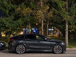 2021 BMW X6 M Competition III (F96), чёрный, 13500000 рублей, вид 4