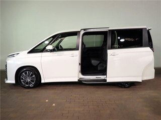 2025 Toyota Voxy IV (R90), белый, 4650000 рублей, вид 5