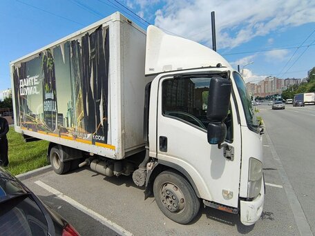 2018 Isuzu Elf (N-series), белый, 2000000 рублей, вид 3
