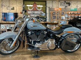 2024 Harley-Davidson Fat Boy, серый, 3099000 рублей, вид 1