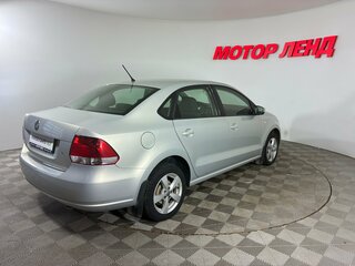 2013 Volkswagen Polo V, серебристый, 800000 рублей, вид 4
