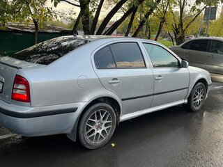 2001 Skoda Octavia I (A4) Рестайлинг, серебристый, 490000 рублей, вид 3