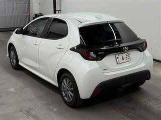 2022 Toyota Yaris IV, белый, 775000 рублей, вид 5