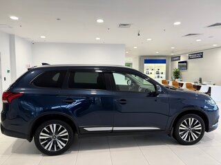 2020 Mitsubishi Outlander III Рестайлинг 3, синий, 2449000 рублей, вид 5