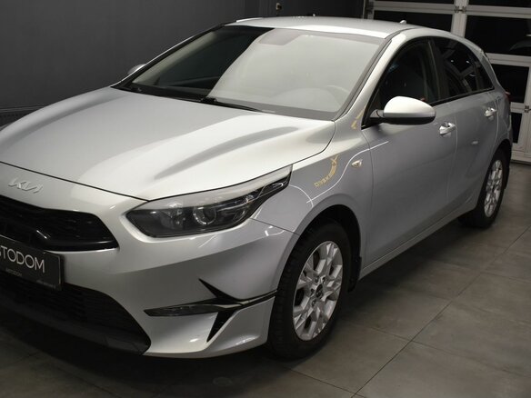 2022 Kia Ceed III Рестайлинг, серебристый, 2087000 рублей
