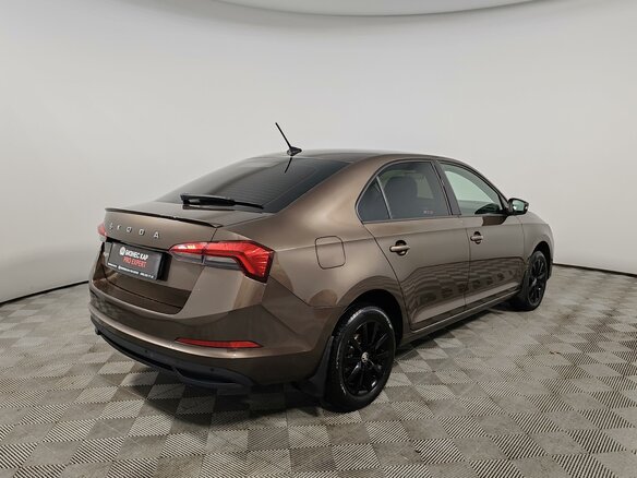 2020 Skoda Rapid II, коричневый, 1545000 рублей - вид 4