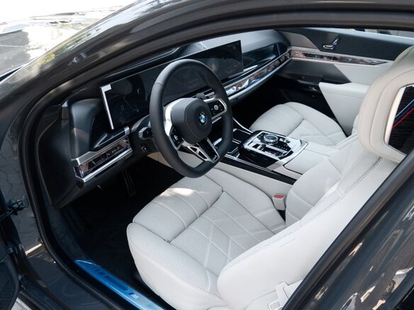 2025 BMW 7 серии 740d xDrive VII (G70), серый - вид 12