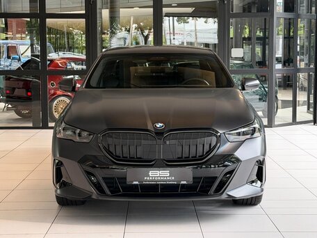 2025 BMW 5 серии 540d xDrive VIII (G60/G61/G68), чёрный, 10758000 рублей, вид 3