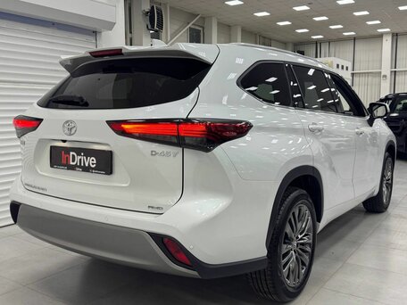 2026 Toyota Highlander IV (XU70), белый, 5320000 рублей, вид 4